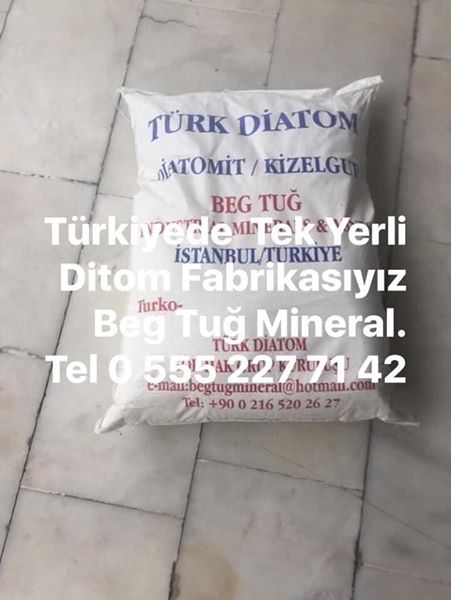 Kozmetik ve İlaç Sanayinde Çok İnce Gözenekli ve Çok İnce Mikronlarda Olan Diatom Turko Kulanılmakta. Deodorant'da Koku Giderici ve Nem Alıcı, Sabun, Deterjan, pıril, Melhem ve Bir Çok İlaçlarda Dolgu ve Ara Ürün Olarak, Kaydırıcı, Matlaşma ve Parlatıcı