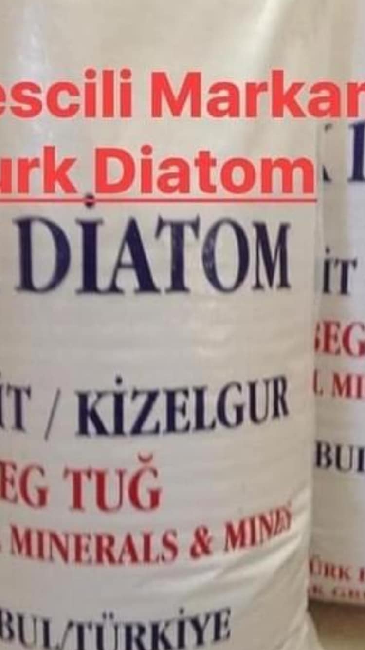 Kozmetik ve İlaç Sanayinde Çok İnce Gözenekli ve Çok İnce Mikronlarda Olan Diatom Toprağı  Ham Madde Ara Ürün ve Yardımcı Malzeme Olarak Kullanılmakta. Deodorant'da Koku Giderici ve Nem Alıcı, Sabun, Deterjan, Piril, Mehlem ve Bir Çok İlaçlarda Dolgu ve 