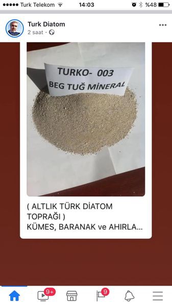 ( Diyatomlu Altlık Toprak )  Nem ve Kokuyu Alır Kaşıntı Uyuz Bit Pire Kene Cilt Yarası Mantarı ve Benzeri Haşereleri Hayvanlarda Uzaklaştıran Zehirsiz ve Kokusuz Doğal Bir Topraktır. İlaç Değil. Toprağımız Yüz Yılar Önce Bir Arada Birbirine Karışmış Bir 